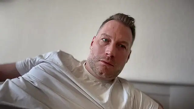 Snapshot of Christian87xxx chatting on 04-03-26, 06:11 Christian87xxx online show from 04-03-26, 06:11