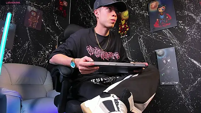 marcuscollins1  online show from 02-06-25, 02:58