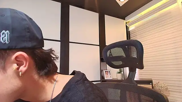 marcuscollins1  online show from 03-22-25, 02:14