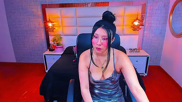 Nohemi louse online show from 03-28-26, 06:18