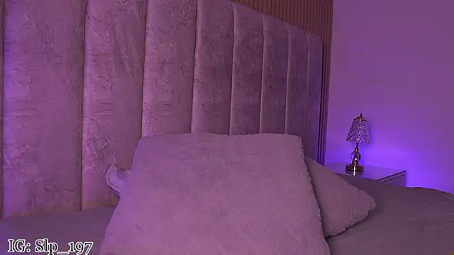 sara lopee1 online show from 04-21-26, 12:00