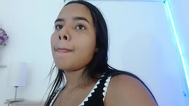 Snapshot of Roxy_Stonee chatting on 10-27-25, 07:18 Roxy Stonee online show from 10-27-25, 07:18