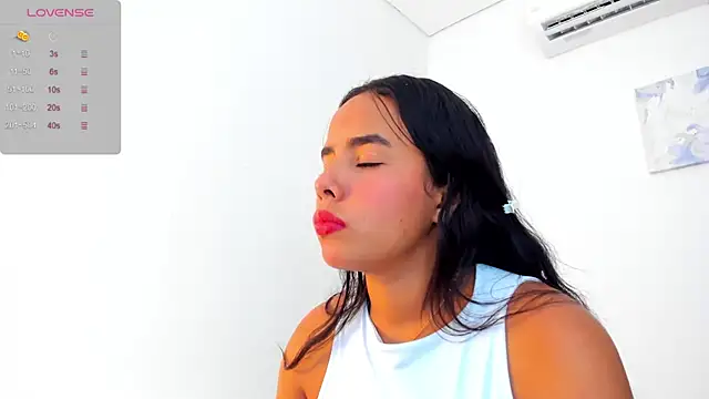 Snapshot of Roxy_Stonee chatting on 02-03-26, 07:30 Roxy Stonee online show from 02-03-26, 07:30