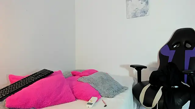 Snapshot of Roxy_Stonee chatting on 02-10-26, 07:40 Roxy Stonee online show from 02-10-26, 07:40