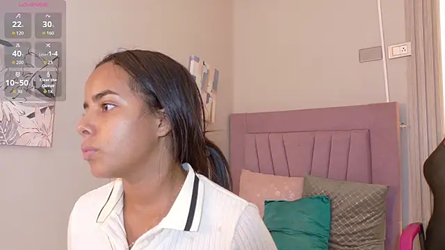 Snapshot of Roxy_Stonee chatting on 02-19-26, 07:32 Roxy Stonee online show from 02-19-26, 07:32