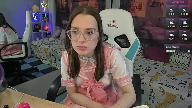 Snapshot of kaisajenner chatting on 02-09-25, 11:57 kaisajenner online show from 02-09-25, 11:57