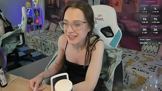 Snapshot of kaisajenner chatting on 02-10-25, 03:57 kaisajenner online show from 02-10-25, 03:57