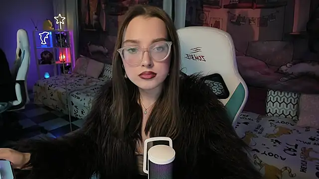 Snapshot of kaisajenner chatting on 02-19-25, 04:44 kaisajenner online show from 02-19-25, 04:44