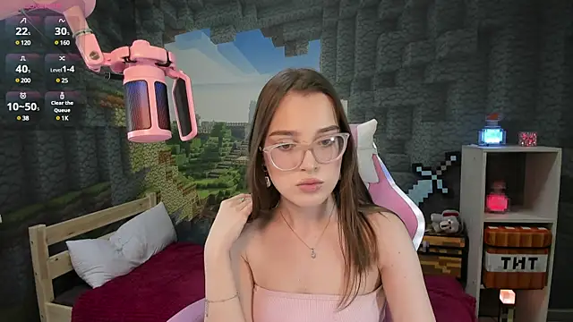 Snapshot of kaisajenner chatting on 03-08-25, 08:03 kaisajenner online show from 03-08-25, 08:03