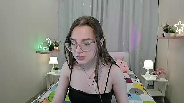 Snapshot of kaisajenner chatting on 03-09-25, 11:25 kaisajenner online show from 03-09-25, 11:25
