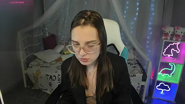 Snapshot of kaisajenner chatting on 03-21-25, 12:18 kaisajenner online show from 03-21-25, 12:18