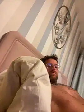 Jamesdeanmcqueen online show from 02-05-25, 11:17