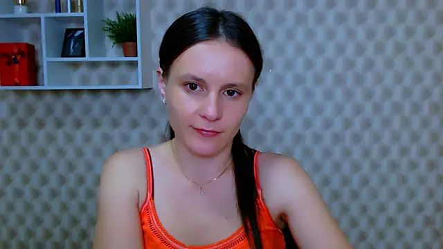 Snapshot of ValeriaHeart_ chatting on 02-03-26, 02:44 ValeriaHeart online show from 02-03-26, 02:44