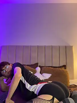 Snapshot of jacob_and_sam chatting on 11-18-25, 04:28 jacob and sam online show from 11-18-25, 04:28