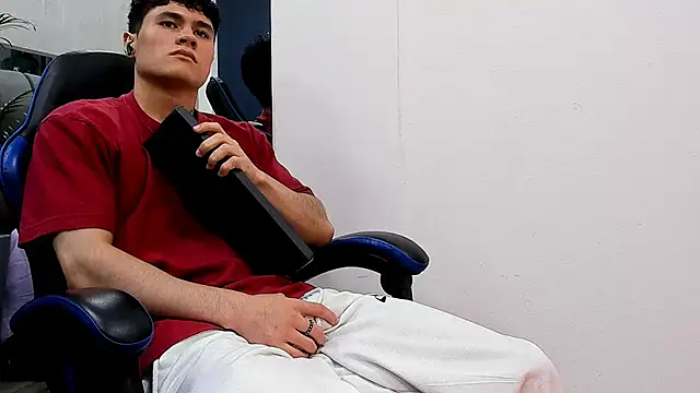 Snapshot of roan_birkin chatting on 10-06-25, 07:33 roan birkin online show from 10-06-25, 07:33