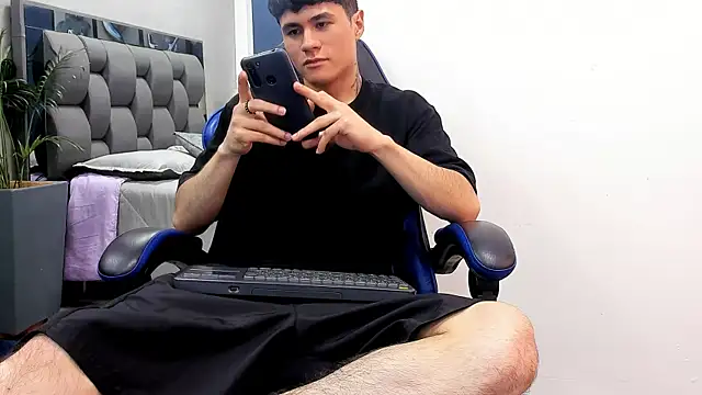 Snapshot of roan_birkin chatting on 10-07-25, 09:01 roan birkin online show from 10-07-25, 09:01