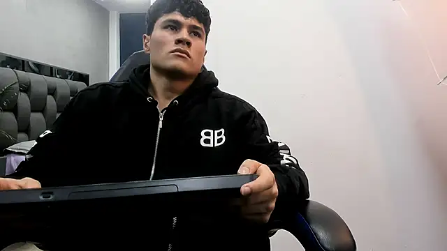 Snapshot of roan_birkin chatting on 10-10-25, 07:46 roan birkin online show from 10-10-25, 07:46