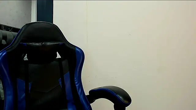 Snapshot of roan_birkin chatting on 10-28-25, 08:44 roan birkin online show from 10-28-25, 08:44