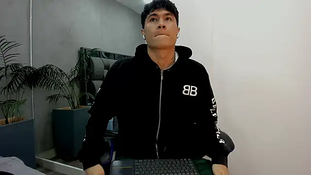 Snapshot of roan_birkin chatting on 11-05-25, 07:03 roan birkin online show from 11-05-25, 07:03