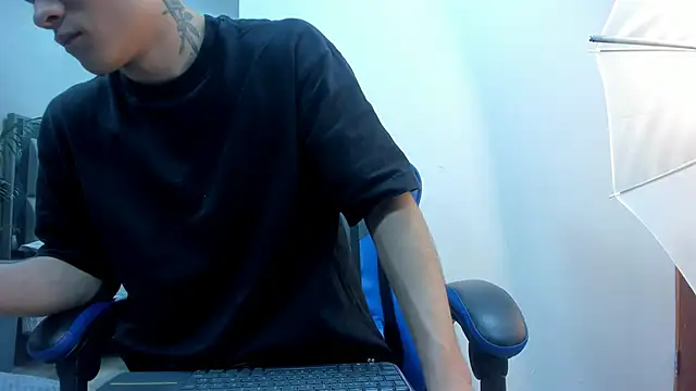 Snapshot of roan_birkin chatting on 11-13-25, 07:13 roan birkin online show from 11-13-25, 07:13