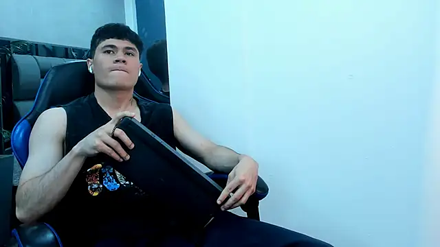 Snapshot of roan_birkin chatting on 11-16-25, 07:41 roan birkin online show from 11-16-25, 07:41