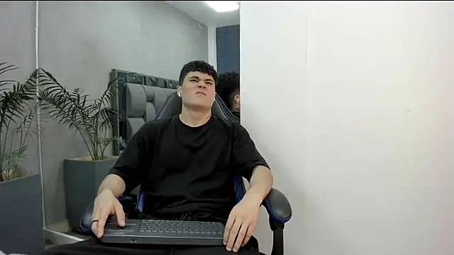 Snapshot of roan_birkin chatting on 11-19-25, 07:47 roan birkin online show from 11-19-25, 07:47