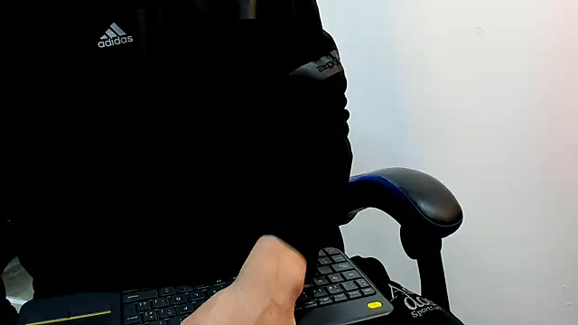 Snapshot of roan_birkin chatting on 11-27-25, 07:05 roan birkin online show from 11-27-25, 07:05