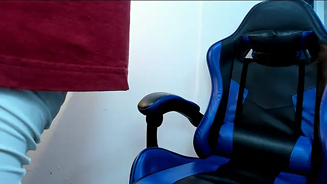 Snapshot of roan_birkin chatting on 12-19-25, 07:43 roan birkin online show from 12-19-25, 07:43