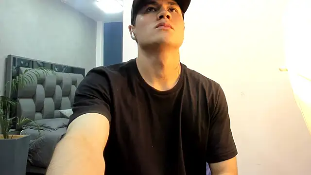 Snapshot of roan_birkin chatting on 01-15-26, 07:28 roan birkin online show from 01-15-26, 07:28