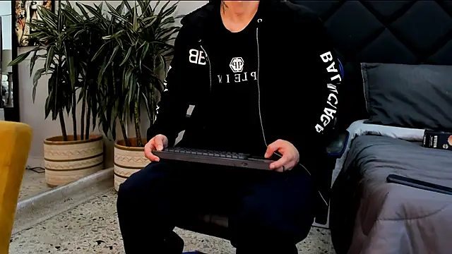 Snapshot of roan_birkin chatting on 02-18-26, 07:43 roan birkin online show from 02-18-26, 07:43