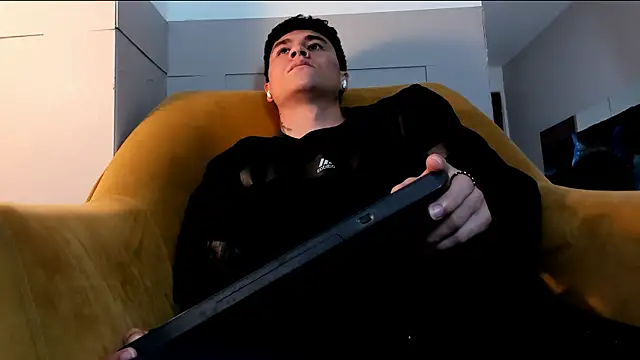 Snapshot of roan_birkin chatting on 02-24-26, 09:24 roan birkin online show from 02-24-26, 09:24