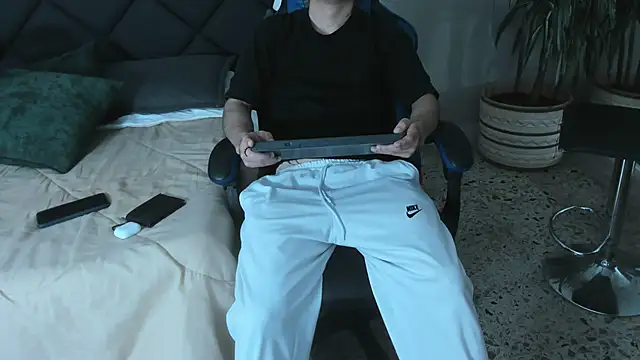 Snapshot of roan_birkin chatting on 02-28-26, 07:37 roan birkin online show from 02-28-26, 07:37