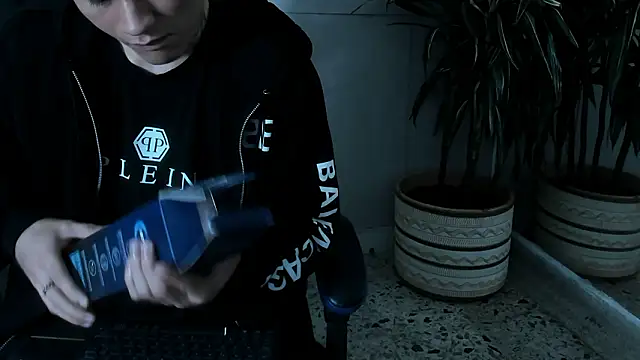 Snapshot of roan_birkin chatting on 03-04-26, 07:31 roan birkin online show from 03-04-26, 07:31