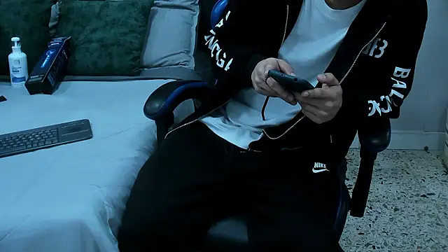 Snapshot of roan_birkin chatting on 03-05-26, 07:21 roan birkin online show from 03-05-26, 07:21