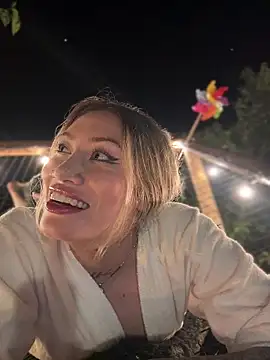 Lally Valencia   online show from 10-29-25, 02:14