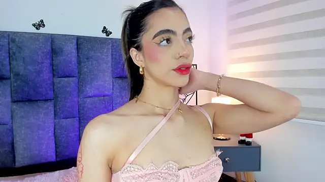 Snapshot of Violetta_Ficher chatting on 12-14-25, 02:28 Violetta Ficher online show from 12-14-25, 02:28