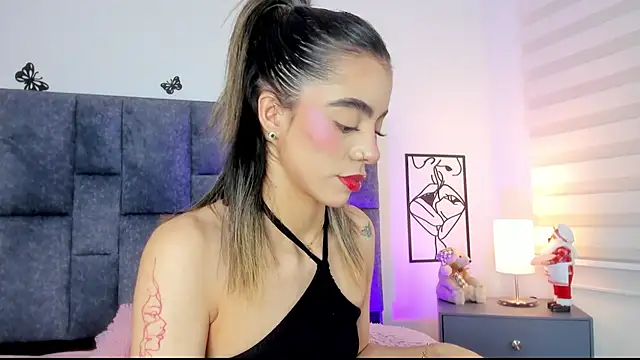 Snapshot of Violetta_Ficher chatting on 12-17-25, 02:17 Violetta Ficher online show from 12-17-25, 02:17