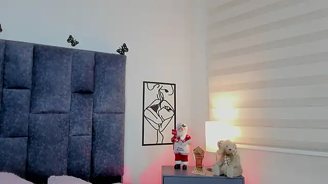 Snapshot of Violetta_Ficher chatting on 12-23-25, 02:31 Violetta Ficher online show from 12-23-25, 02:31