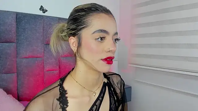 Snapshot of Violetta_Ficher chatting on 03-16-26, 05:44 Violetta Ficher online show from 03-16-26, 05:44