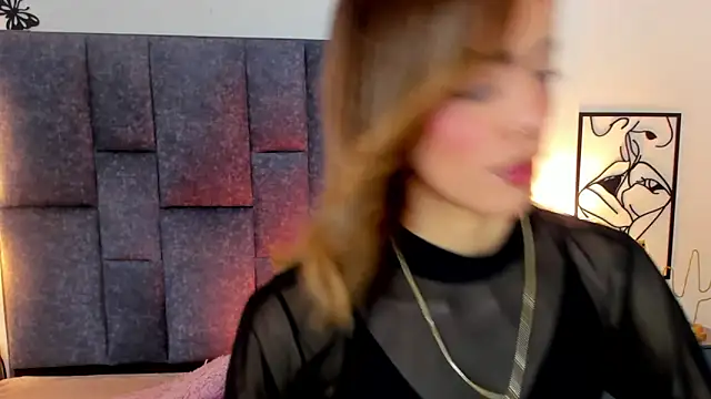 Snapshot of Violetta_Ficher chatting on 06-18-26, 02:12 Violetta Ficher online show from 06-18-26, 02:12