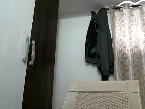 Snapshot of indianhairybull chatting on 02-24-26, 04:43 indianhairybull online show from 02-24-26, 04:43