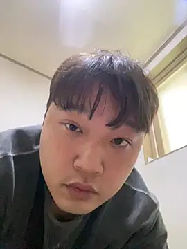 Snapshot of offwhite777 chatting on 02-21-25, 05:46 offwhite777 online show from 02-21-25, 05:46