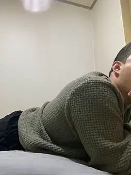 Snapshot of offwhite777 chatting on 02-23-25, 07:00 offwhite777 online show from 02-23-25, 07:00