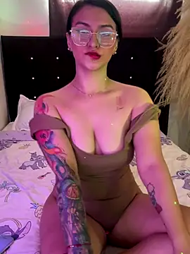 Snapshot of Emma_Giraldo chatting on 09-15-25, 06:08 Emma Giraldo online show from 09-15-25, 06:08