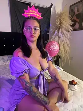 Snapshot of Emma_Giraldo chatting on 09-30-25, 12:04 Emma Giraldo online show from 09-30-25, 12:04