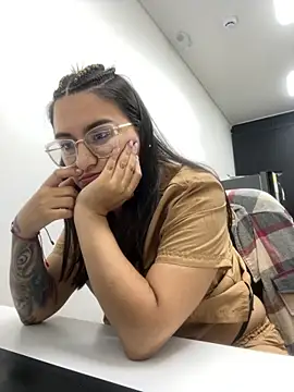 Snapshot of Emma_Giraldo chatting on 10-05-25, 03:10 Emma Giraldo online show from 10-05-25, 03:10