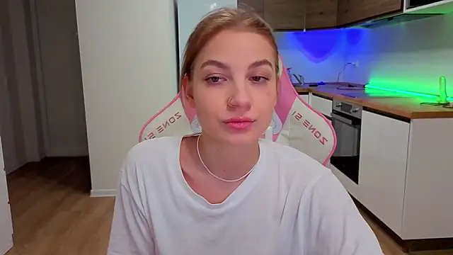 Enjoy everymoment  online show from 04-10-26, 08:13