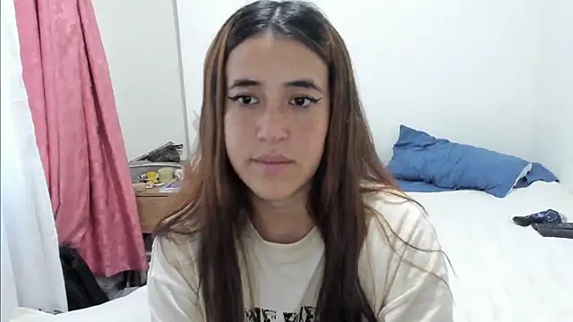 Snapshot of __leaa chatting on 03-22-25, 10:59 leaa online show from 03-22-25, 10:59