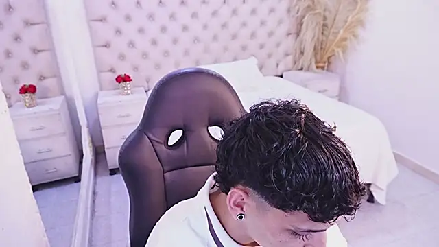 JhoanLeandro online show from 06-22-26, 05:37