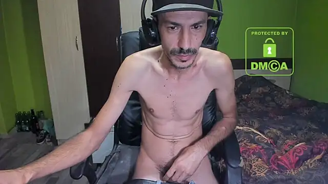 Snapshot of BigCumShoot chatting on 10-14-25, 06:03 BigCumShoot online show from 10-14-25, 06:03